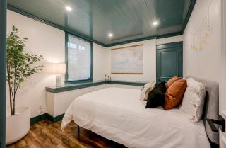 Craftsman home near Stadiums with stunning views - 9