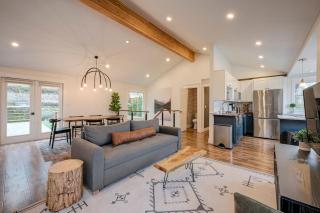 Craftsman home near Stadiums with stunning views - 8