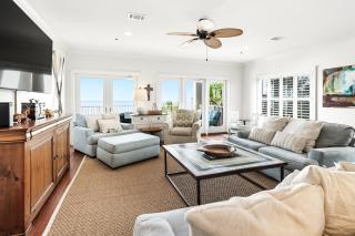 4 BR GULF Front Condo, Bikes, & Community Pool - 0