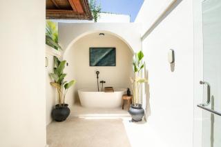 Colonial-style 4BR Villa, 400m to Canggu Beach - 4