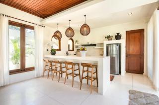 Colonial-style 4BR Villa, 400m to Canggu Beach - 2