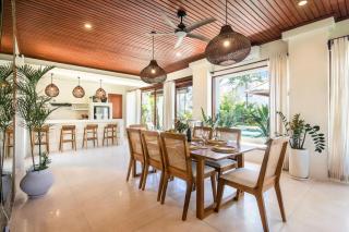 Colonial-style 4BR Villa, 400m to Canggu Beach - 6