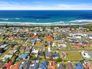 Pelicans Rest Lake Cathie - pool, beach, aircon - 6