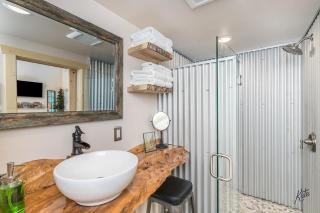 Welcome to Lakeside Cabin Living in North Pole, AK - 1