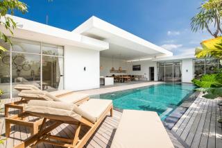 Chic 4br Villa, Canggu Hub, 800m To Beach Bliss - 0