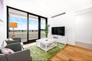 Galleria - Sleek & Sunlit Living in Glen Waverley - 9
