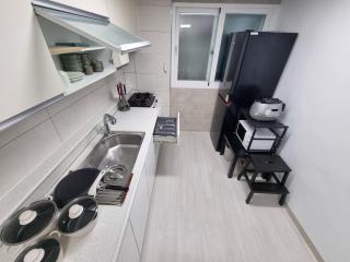 Semi-Basement Home 4Beds 3Min from Jeungsan Subway - 3