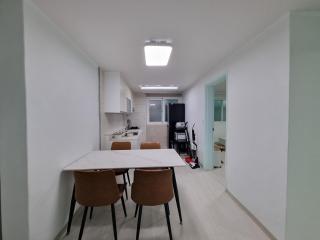 Semi-Basement Home 4Beds 3Min from Jeungsan Subway - 4