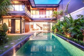 Chic 4BR, 200m to Canggu's Blissful Beach Haven - 1