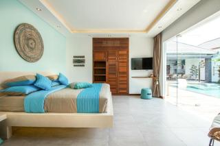 Walk To The Beach From Luxury Designer Villa - 5
