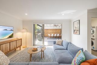 Capri Blue 2, 88 Tomaree Rd - stunning townhouse with Wi-Fi, Air Con - 7