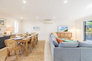 Capri Blue 2, 88 Tomaree Rd - stunning townhouse with Wi-Fi, Air Con - Shoal Bay - 4