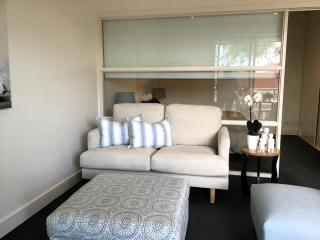 THE WATERFRONT APARTMENTS 1 Bedroom Studio Apartment with Street Views located on the Geelong Waterfront - 4608 - 9