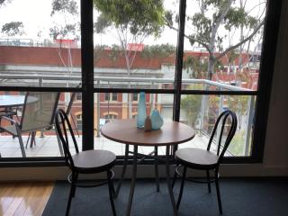 THE WATERFRONT APARTMENTS 1 Bedroom Studio Apartment with Street Views located on the Geelong Waterfront - 4608 - 4