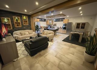 Villa Lumiere-Luxury Retreat with Private Spa and Garden - 8