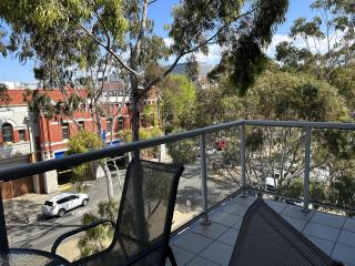 THE WATERFRONT APARTMENTS 1 Bedroom Studio Apartment with Street Views located on the Geelong Waterfront - 4608 - 2
