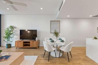 Brisbane City 2BR Apartment River and Fireworks View - 5