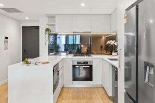 Brisbane City 2BR Apartment River and Fireworks View - 3
