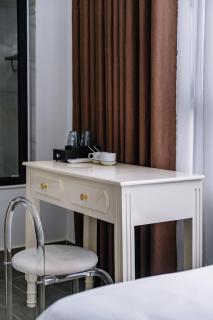White House Hotel - 2