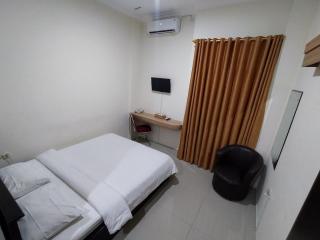 Hotel Prasasti Pacitan - 1