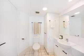 Wake to the Waves - Oceanfront Apartments - 8