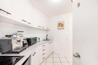 Wake to the Waves - Oceanfront Apartments - 5