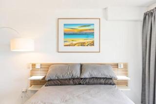 Wake to the Waves - Oceanfront Apartments - 1