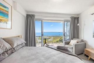 Wake to the Waves - Oceanfront Apartments - 2