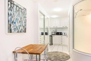 Wake to the Waves - Oceanfront Apartments - 3