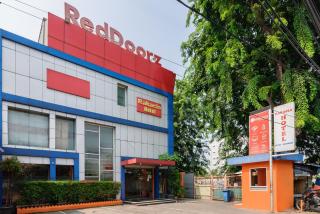 RedDoorz Plus @ Jalan Pemuda Jakarta - 0