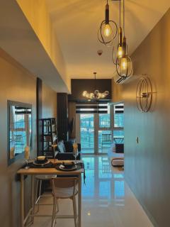 1 Bedroom Luxe in BGC with Balcony & Free Parking - 0