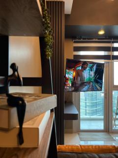 1 Bedroom Luxe in BGC with Balcony & Free Parking - 8