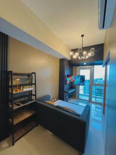1 Bedroom Luxe in BGC with Balcony & Free Parking - 5