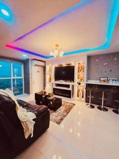 Bayfront Luxury beachfront escape with Pool in Portmore Book Now - 0