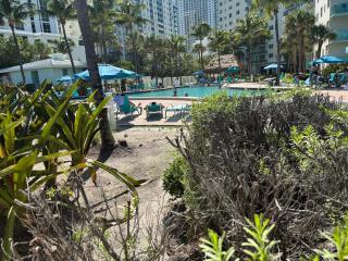 Beachfront one bedroom in the Tides in Hollywood - 2