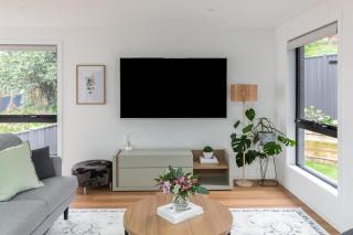 The Crescent, a modern townhouse near LGH & parks - 9