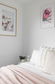 The Crescent, a modern townhouse near LGH & parks - 4