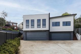 The Crescent, a modern townhouse near LGH & parks - 5