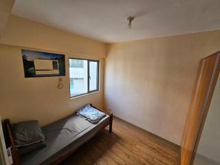 Netflix and Chill with swimming pool access - 4