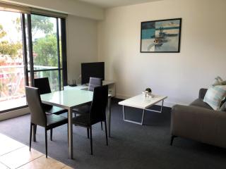 THE WATERFRONT APARTMENTS 1 Bedroom Studio Apartment with Street Views located on the Geelong Waterfront - 4704 - 3