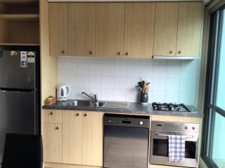 THE WATERFRONT APARTMENTS 1 Bedroom Studio Apartment with Street Views located on the Geelong Waterfront - 4704 - 1
