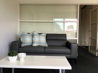 THE WATERFRONT APARTMENTS 1 Bedroom Studio Apartment with Street Views located on the Geelong Waterfront - 4704 - 5