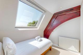 Unique 3Bed Former Church Flat - 6 Mins to Stamford Brook Tube - 3