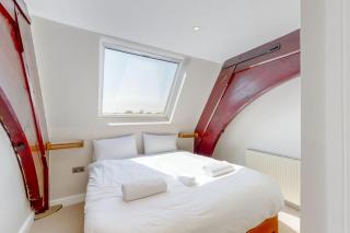 Unique 3Bed Former Church Flat - 6 Mins to Stamford Brook Tube - 8