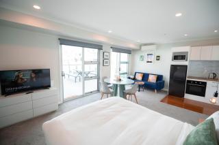 Location Location! Waterfront Studio - 6