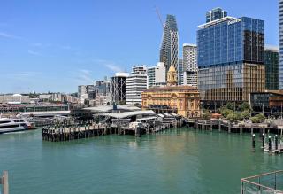 Location Location! Waterfront Studio - 5