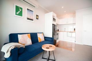 Location Location! Waterfront Studio - 4