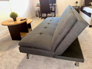 Cozy and Spacious Suite - Private Ensuit Bath - King Bed - Ultra Fast Wifi - Free Parking - Smart TV - 5