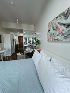 Pleasant Air Residences With Balcony and Fast Wi-Fi - 1