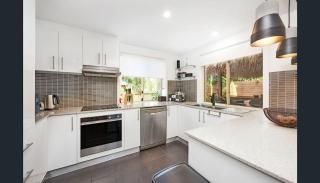 Whale House 8 - 6 Electra Close - 7